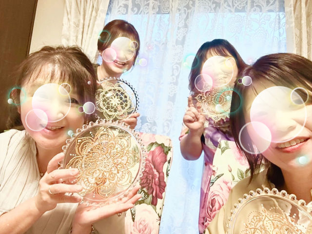 大人気の「モロッカンプレート体験」
煌めくゴールドのラインやドットで繊細な絵柄が描ける魅惑のレッスン!_アトリエ HeartGarden