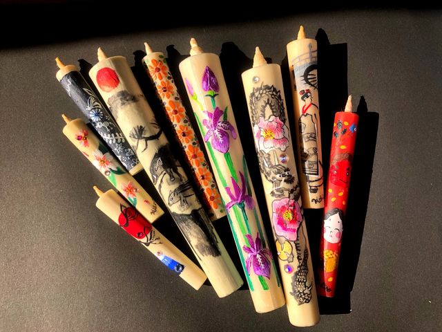 最高級の和ろうそくに工房内の職人がすべて手描きで絵付けをしています。お客様には絵付けをはじめさまざまな体験が可能です。_松井本和蝋燭工房