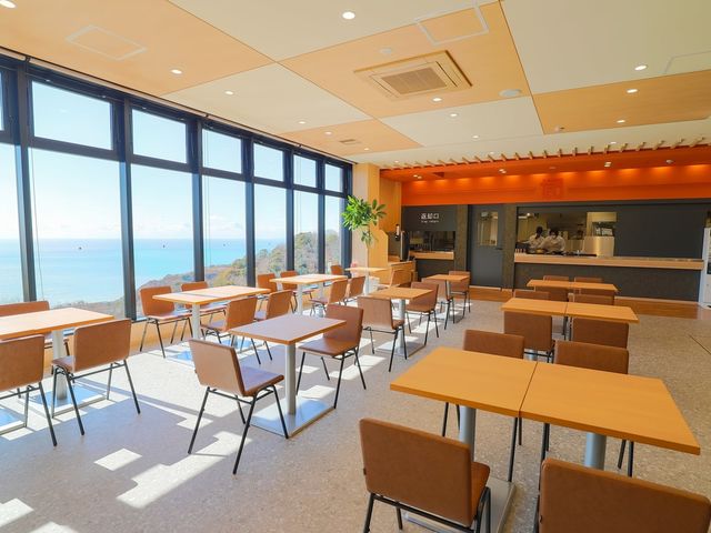 駿河湾を一望、
ここでしか味わえない絶景空間で寛ぎの時間をお過ごしくださいませ。_日本平ロープウェイ売店 門前の恵み たいらぎ