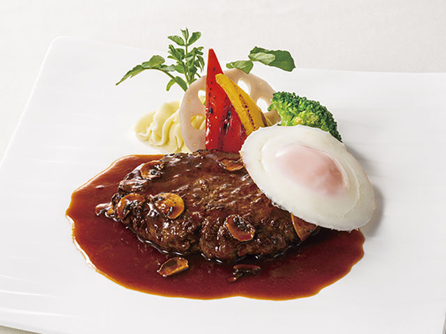 肉料理人気No.1の「霞ヶ浦産霞浦(かほ)牛のハンバーグ(+600円)」は絶品です!_ホテル日航つくば レストラン セリーナ