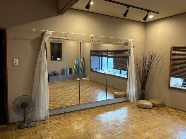 同じ建物内のスタジオにてヨガができます_たじみ健康labo
