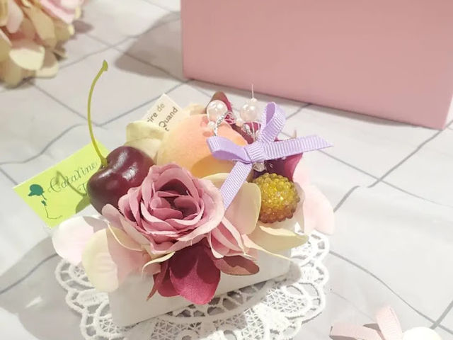 ケーキ・フォークアレンジ宮城のミニこけしつき_一功の花・華道