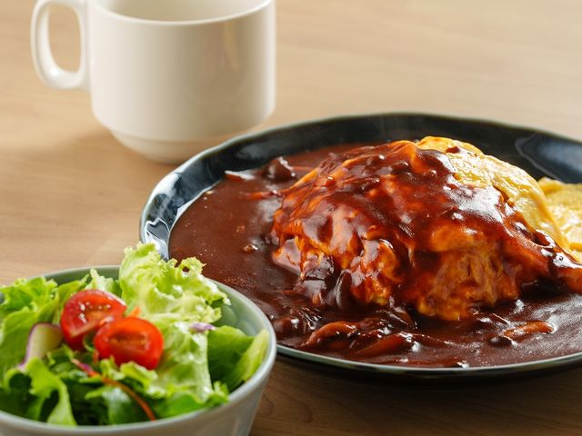 カフェの人気ランチ「ふわとろオムライス」_5yukuri