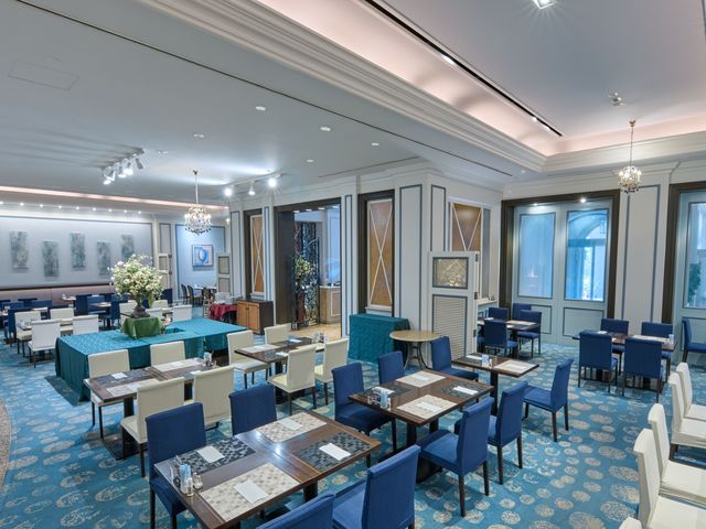 海をイメージした店内_オークラ千葉ホテル レストランセブンシーズ
