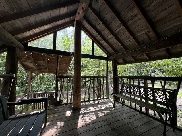 バンガローは全棟ストーブ付_遊び小屋コニファー