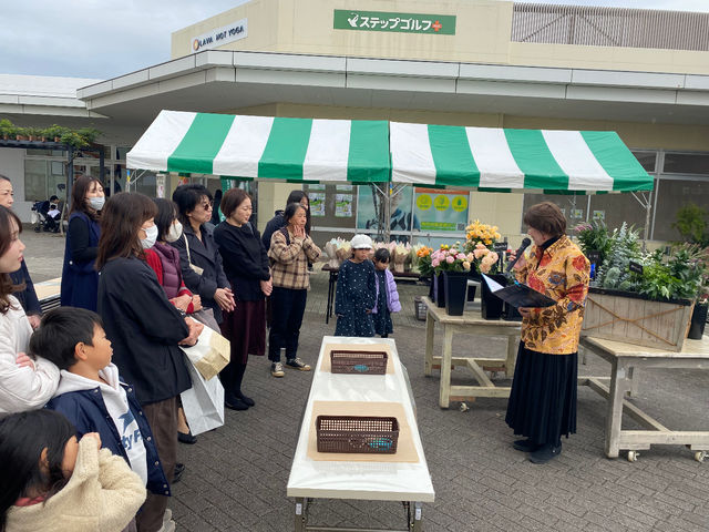 大好きな人に花束を!のイベントで、花束レッスン_フルーナ土浦教室