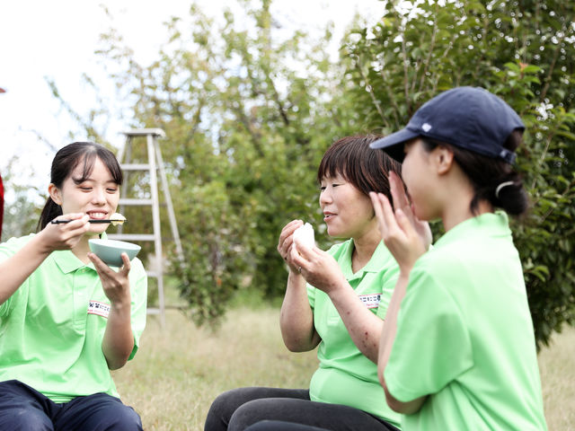 元気なスタッフが多いです_芳賀にこにこ農園