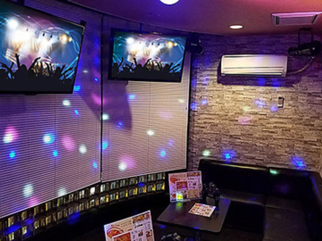 カラオケ Deep BLUE 千歳烏山店の写真1