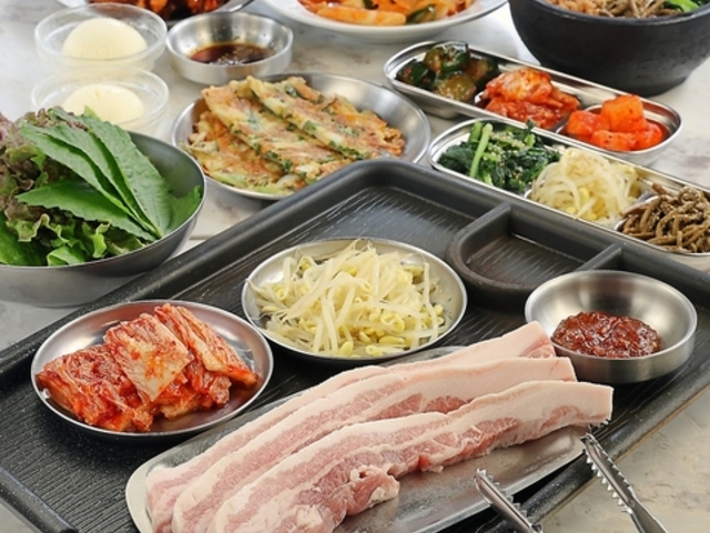 Korean Dining ハラペコ食堂 GEMSなんば店の写真1