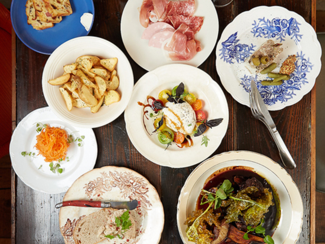 CAFE&RESTAURANT POOLの写真1