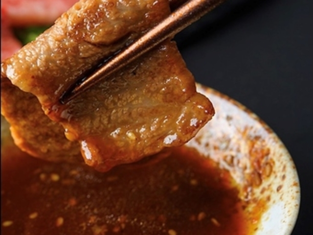 炭火焼肉 紅やの写真1