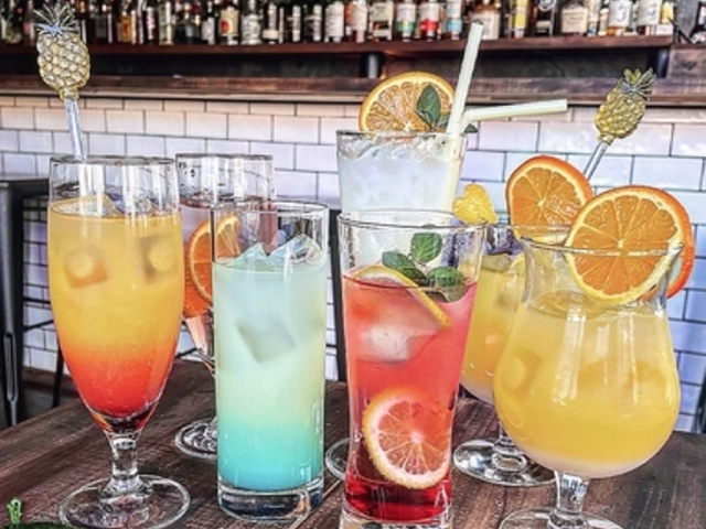 HELM BAR&DININGSPACE ヘルムバーダイニングスペースの写真1