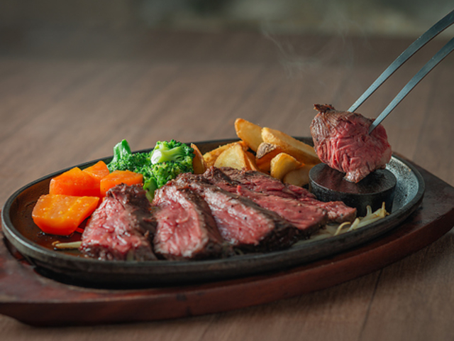 ステーキビストロ Waltzの写真1