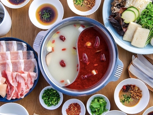 火鍋にしだ 大分都町店の写真1