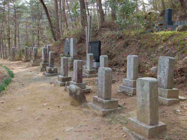 佐野製糸工場関連墓群の写真1