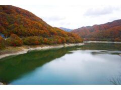 五十里湖の紅葉の写真1