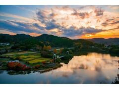 亀山湖(亀山ダム)の紅葉の写真1
