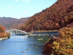 相模湖の紅葉の写真1