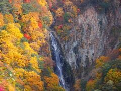 澗満滝の紅葉の写真1