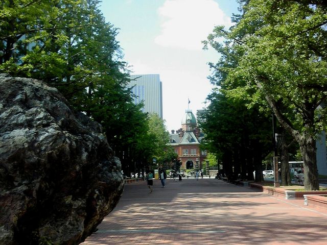 '14年秋から開放された赤レンガテラス!大通公園のイベントに合わせてここも賑わう!_北海道庁旧本庁舎