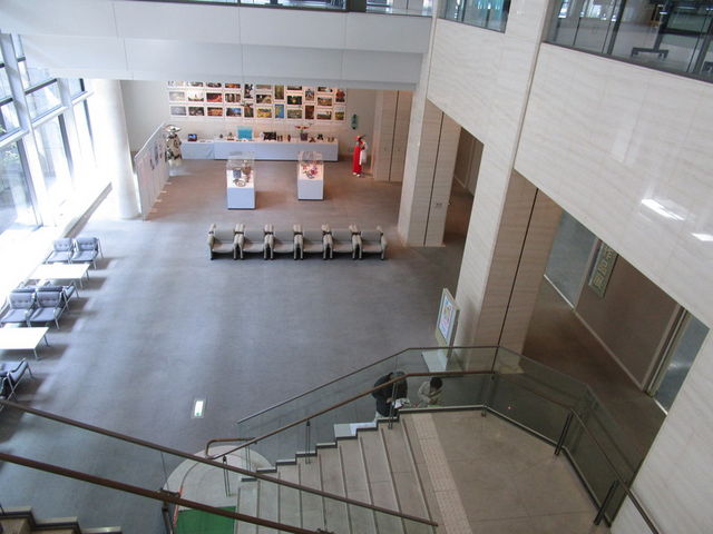 地下展示室ホール_広島県立美術館