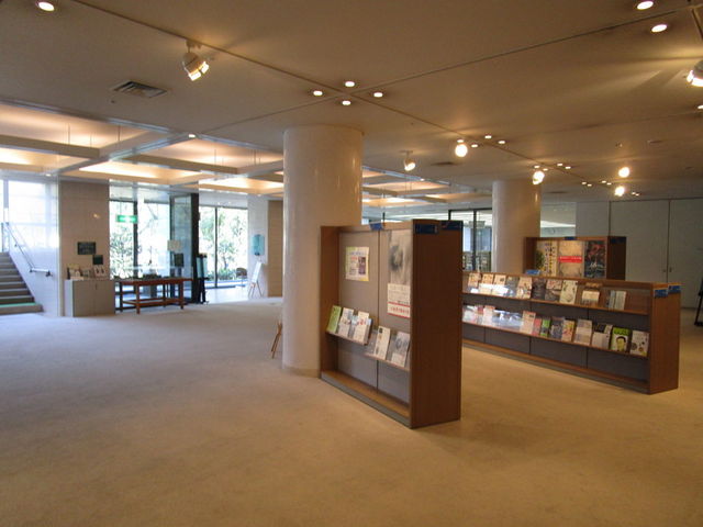 ホール縮景園側_広島県立美術館