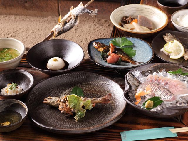 ヤマメの色とりどりな料理!!_やまめ山荘