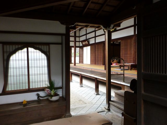 中の門をくくると本堂が見えてきます_泰勝寺
