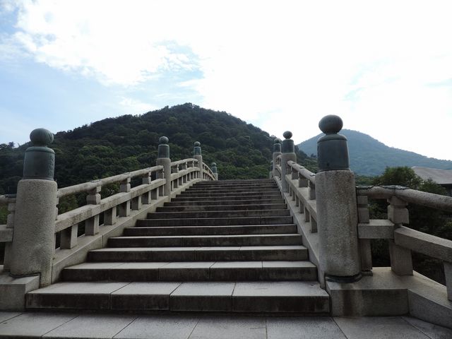 橋の先は...._総本山善通寺