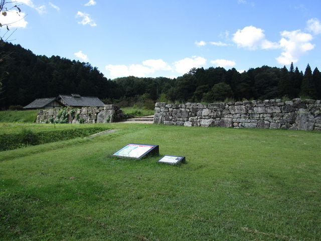 石垣全景_吉川元春館跡