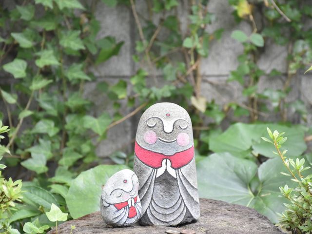 一緒に手を合わせました。_石ころたちの動物園
