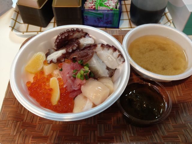 行かなきゃ損。行けば天国、びっくりぽん。1080円なり。青森行ったら絶対行って。_古川市場 青森魚菜センター