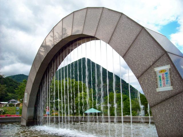 芸術的な形の噴水・・・びんぐしの里公園_びんぐしの里公園