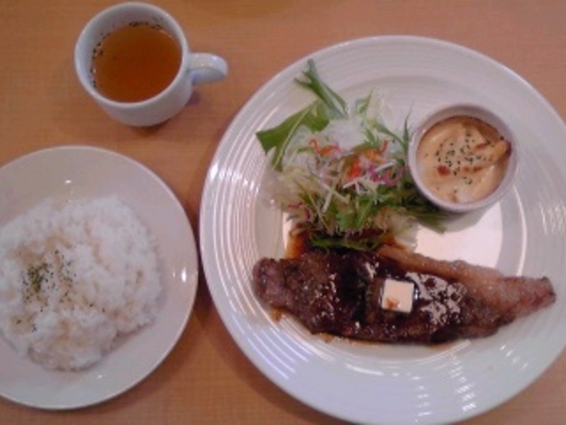 【ランチ】国産牛のサーロインステーキ(ライス・スープ付き):1080円(税込)_ノーヴェ NOVE