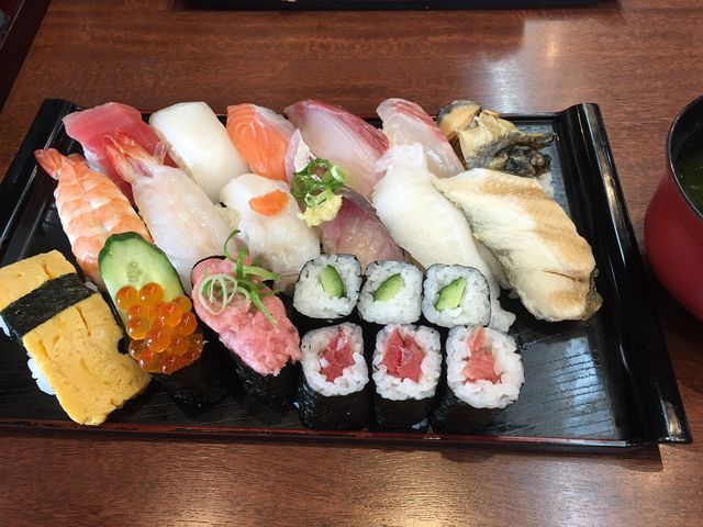 満腹握り、お味噌汁付き_すし遊館 海田店