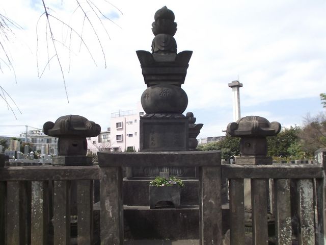 立派な墓碑です_千姫の墓