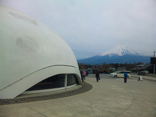 ドーム型の建物_ほうとう不動 東恋路店