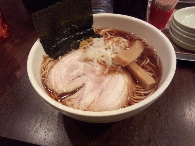 柚の利いた醤油ラーメン_らー麺 鉄山靠