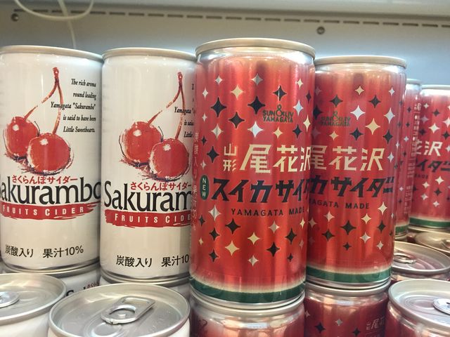 さくらんぼの商品も豊富。_道の駅 天童温泉