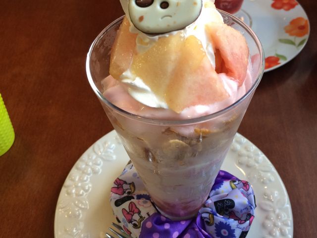 桃のパフェです。_フルーツパーラー角館 さかい屋