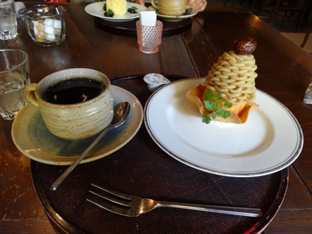 モンブランとコーヒー_カフェ叶匠壽庵 長浜黒壁店