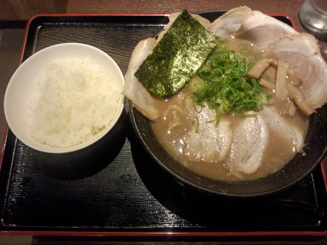 豚骨こってりラーメン_ラーメン与七