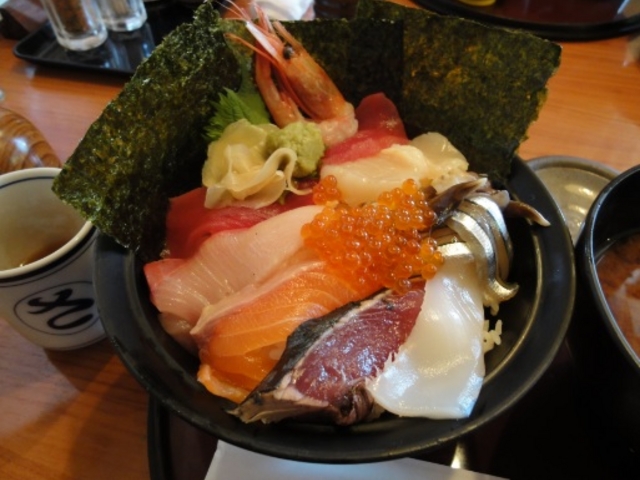 海鮮丼は昼も夜も1000円ほどとリーズナブル_マルサ水産 春日井店