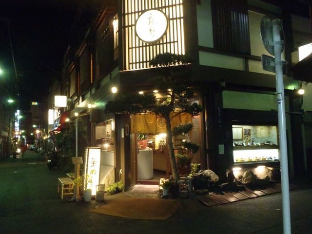 仲見世のそばにある。_釜飯 串焼き 麻鳥