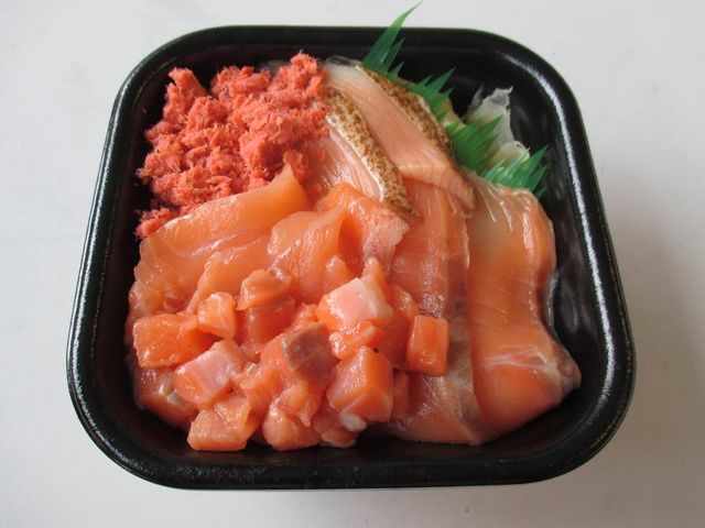 クレージーサーモン丼_おはな丼丸 四谷店