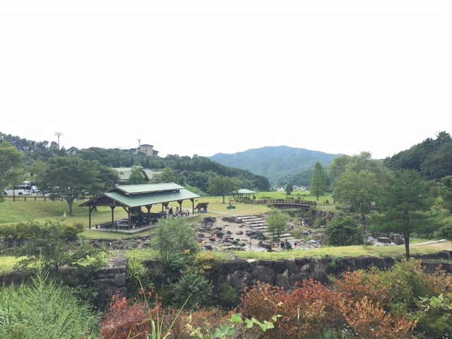 広々とした場所で開放感があります♪_津黒いきものふれあいの里