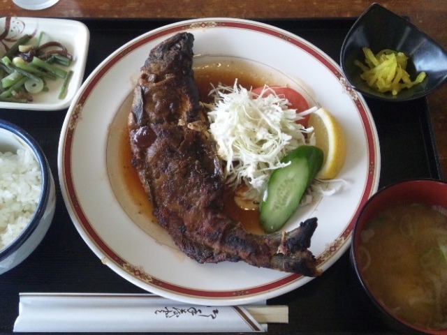虹鱒のバター焼き定食_レストラン トラウト
