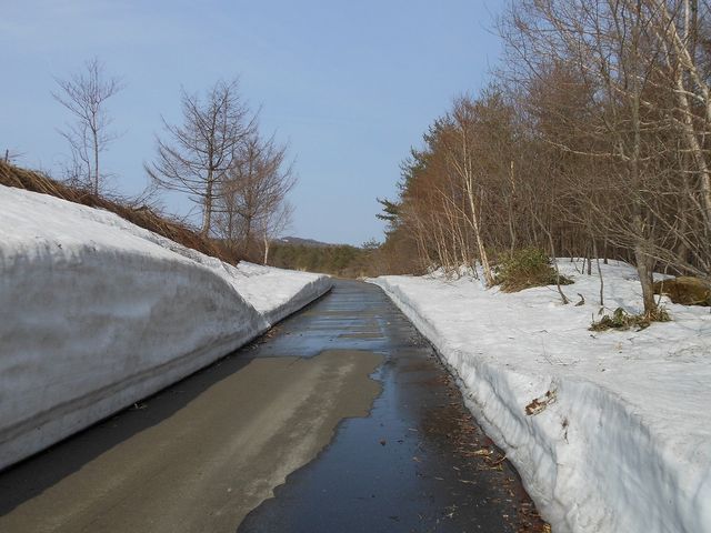 除雪で出来た壁_荒川高原