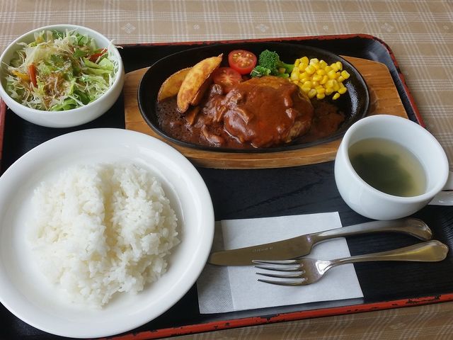 ランチのハンバーグ_木曽三川公園ままずカフェ