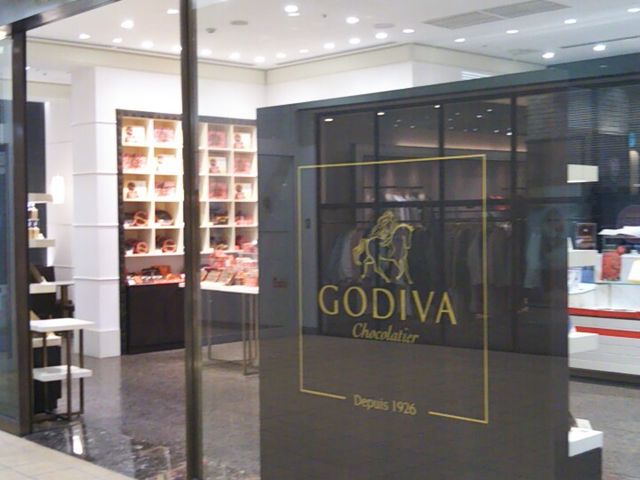ららぽーと磐田、1階のインフォメーション近くにあります。_GODIVA ららぽーと磐田